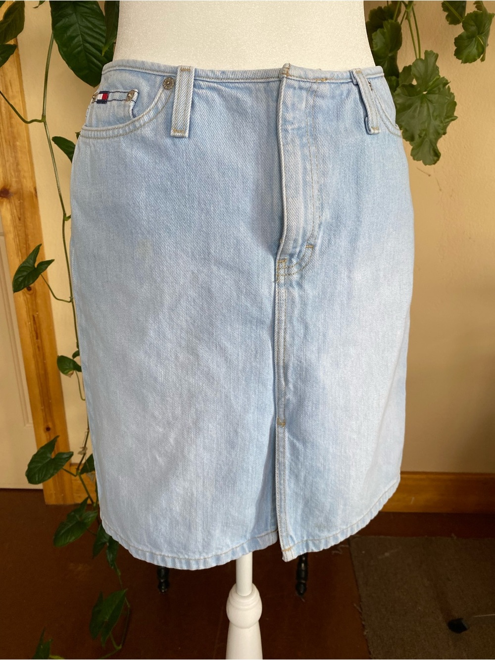 Vintage 2002 Tommy Hilfiger Denim Skirt Light Wash Flag Logo Y2K Mini Size 4